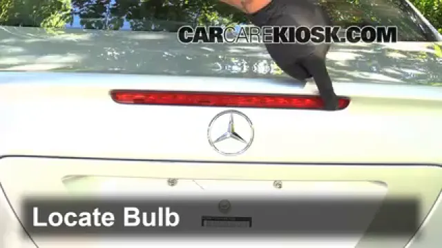 2007 Mercedes-Benz C280 4Matic 3.0L V6 Éclairage Feu de freinage central (remplacer l'ampoule)